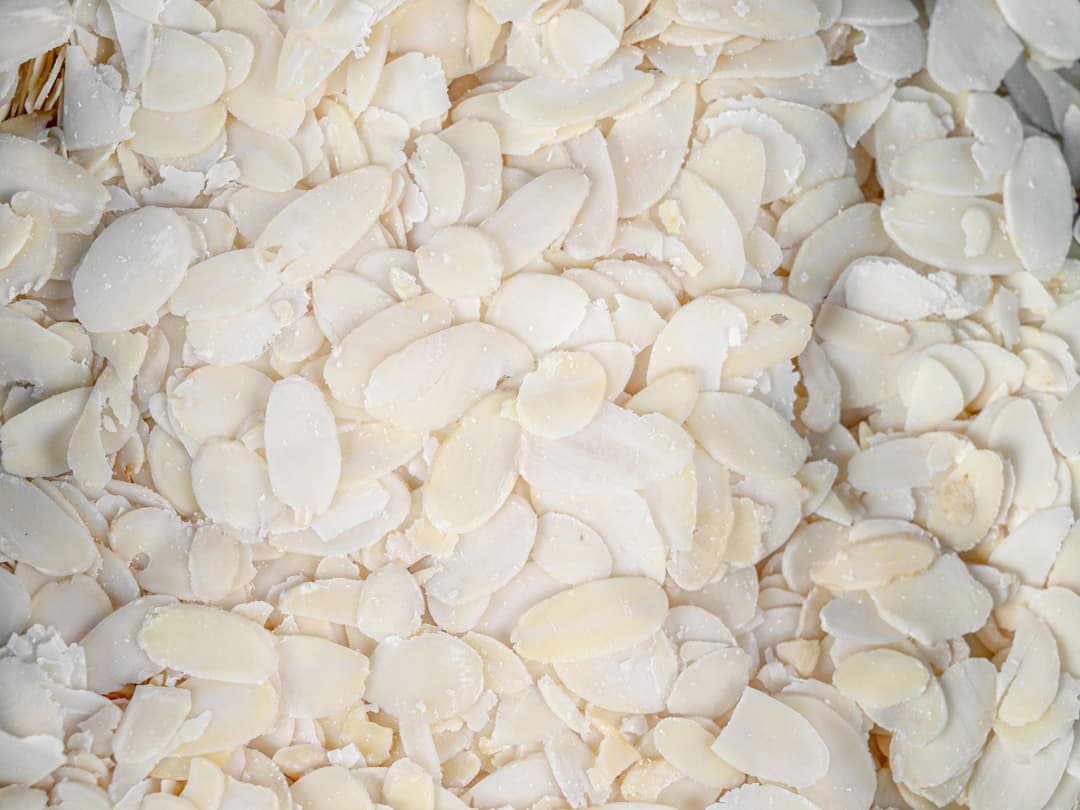 Миндаль бланш лепестки тонкие 0,5-0,7 мм 2 кг, Турция