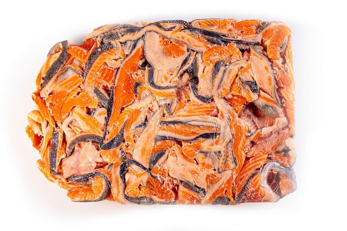 Форель зам. субпродукты суповой набор (ребреные и плечевые кости, плавники с прирезями мяса) м/с , блок Беларусь 
